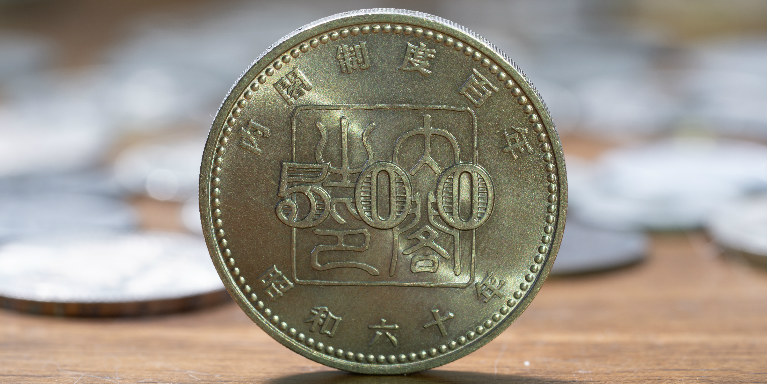 ④記念銀貨　五千円銀貨8枚　計40,000円