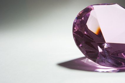 世界最大　ダイヤモンド　ピンク　イラン　宝石博物館　ディアマンタ　グランデ　テーブル