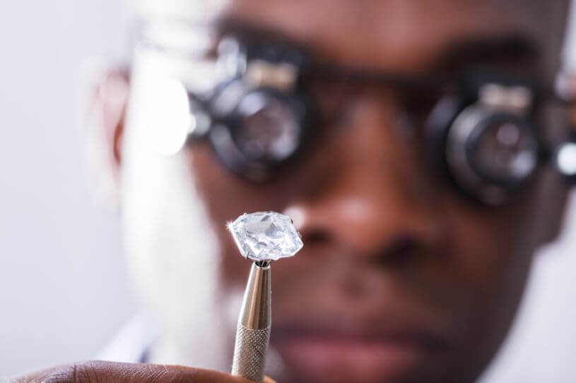 ダイヤモンドのくすみを取って輝きを取り戻すメンテナンス方法