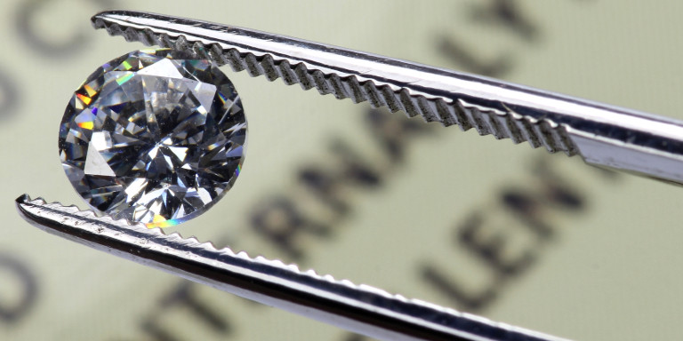 ダイヤモンドの品質は何を基準にランクが決まるのか？