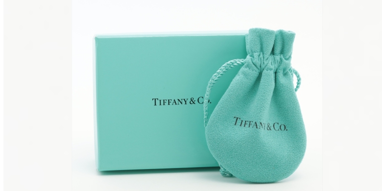 手元を彩るティファニー（Tiffany & Co.）のブレスレットの魅力