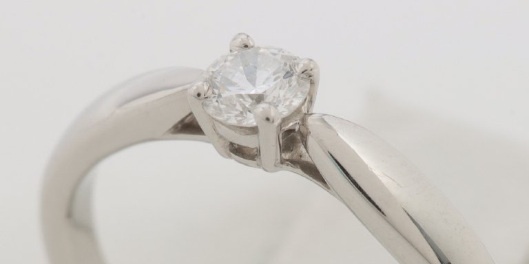 ティファニーの指輪が選ばれる理由と人気ランキング | ダイヤモンド ...