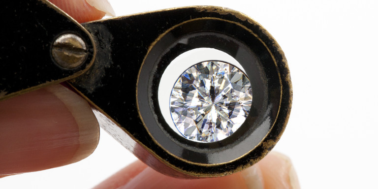 ダイヤモンドの偽物と本物の見分け方をわかりやすく解説！