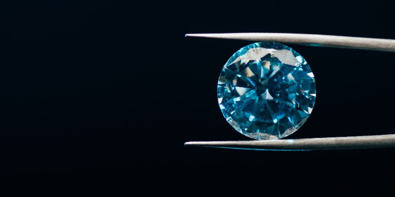 人工ダイヤの価格ってどれくらい？ジルコニアとの違いについても紹介！
