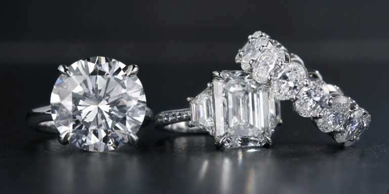 エメラルドカットのダイヤリングの価値と特徴【婚約指輪】