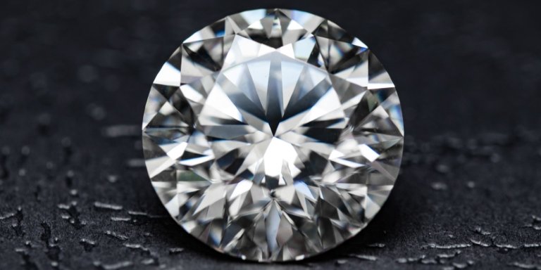 ダイヤモンドの4Cで一番重要なのは？【優先順位と価値】