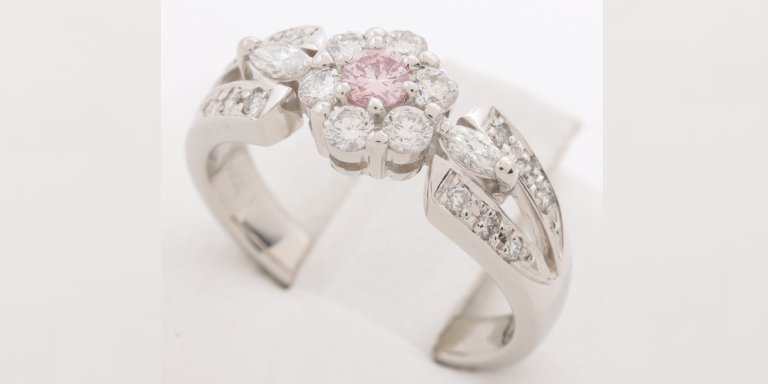 ピンクダイヤモンドの結婚指輪は後悔する？|魅力と相場