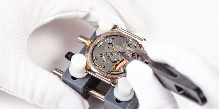 腕時計の電池交換を頼むなら、時計修理店がおすすめの理由 時計修理のALLU WATCH REPAIR