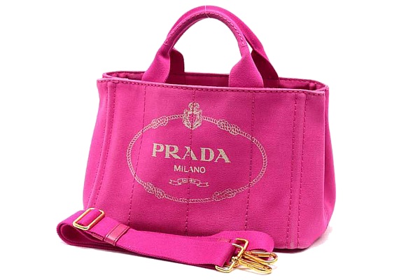 プラダ （PRADA） ロゴが可愛いトートバッグ「カナパ」