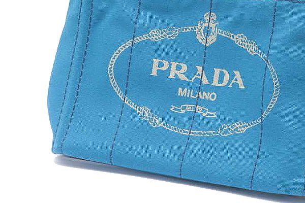 プラダ （PRADA） ロゴが可愛いトートバッグ「カナパ」